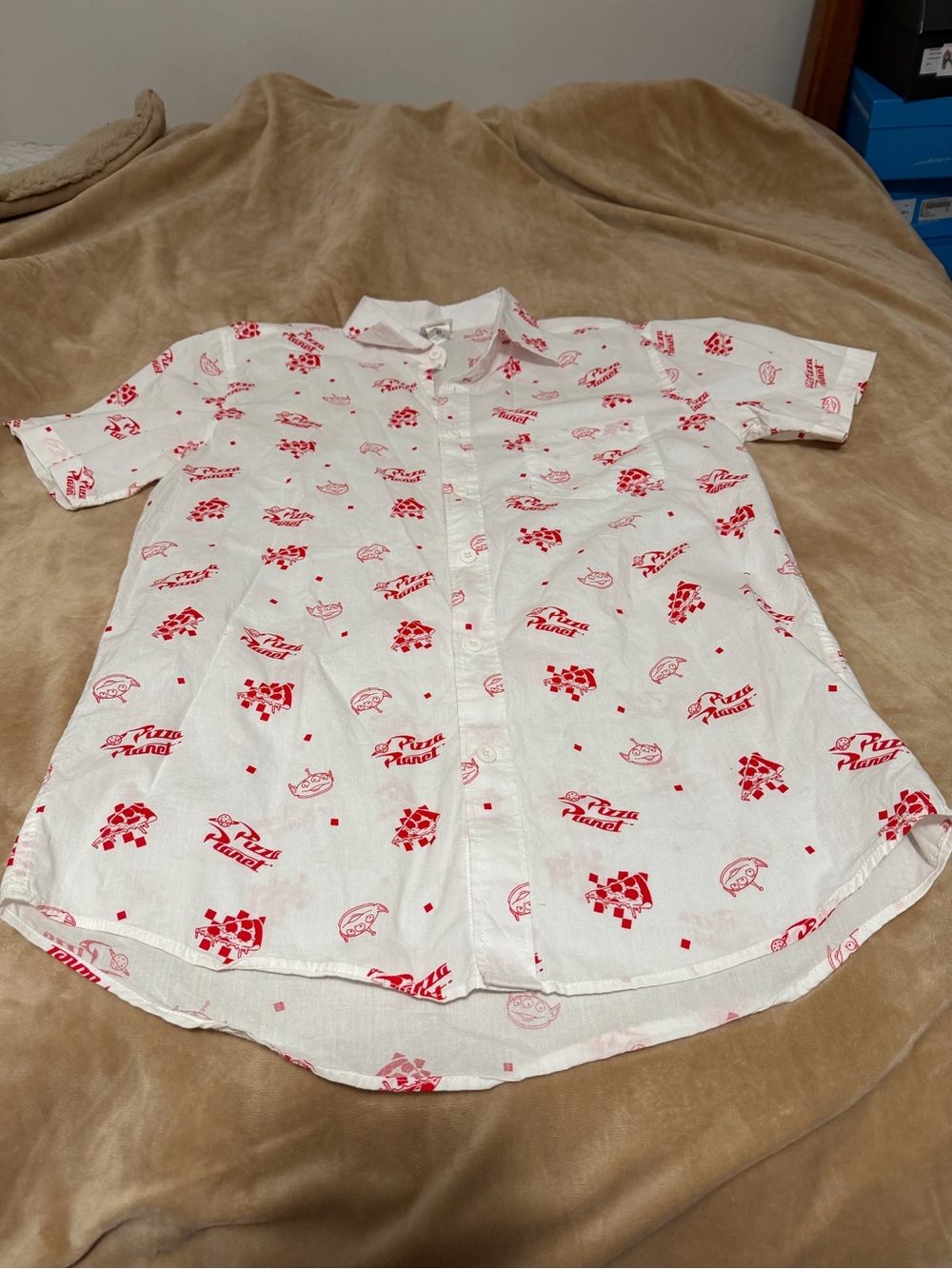 Toy Story Pizza Planet White Button-Up Shirt with Red Print Men’s Small